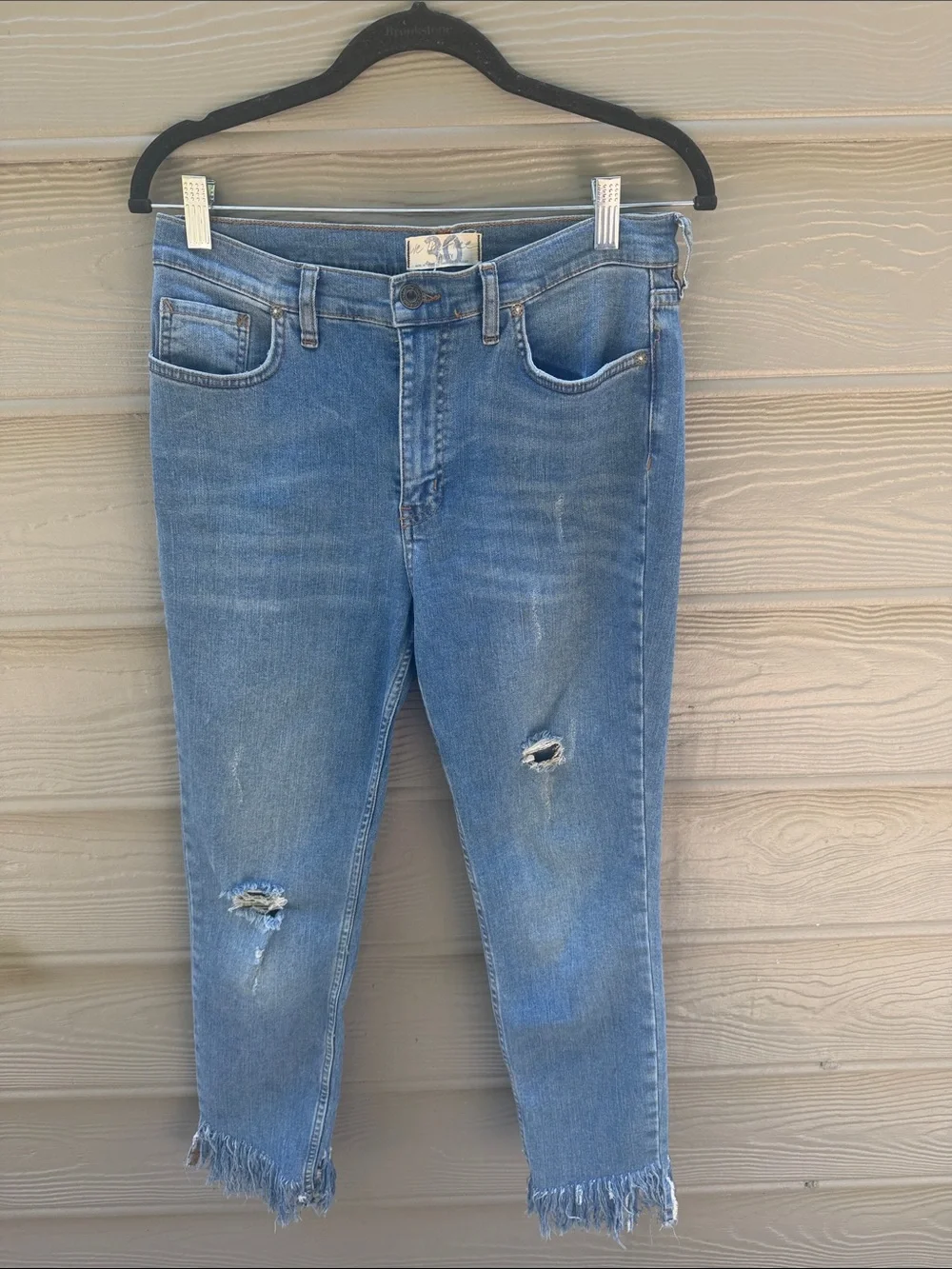 Free People Light Blue Distressed Cropped Jeans with Frayed Hem Sz 30